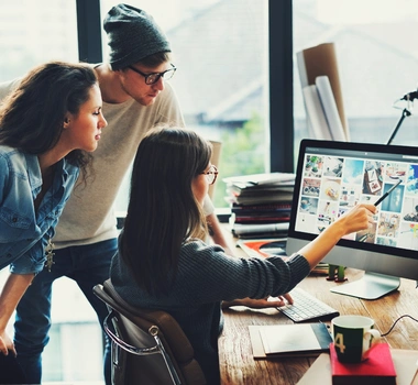 Real-time design thinking practice and portfolio-building experience provided by a graphic design internship in Chennai.